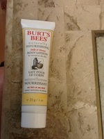 Burt's Bees naturally Nourishing Milk & Honey Body Lotion