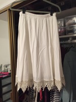 Promesa Skirt with lace trim
