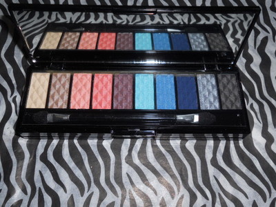 Beauty Gems Flip It Makeup Compact